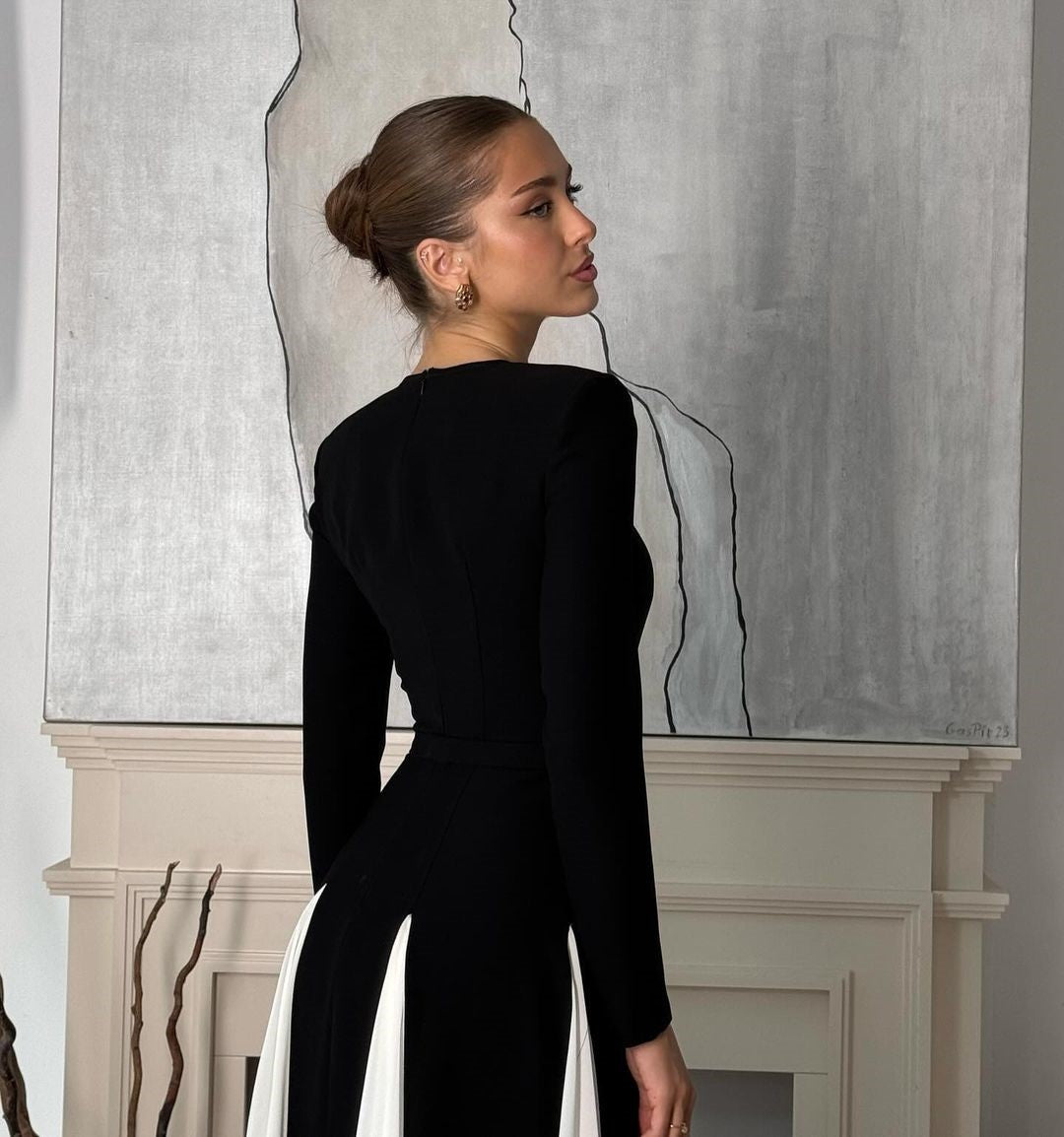 Chic women's versatile dress. Modern style, perfect for elegant parties or comfortable casual day-to-night fashion.