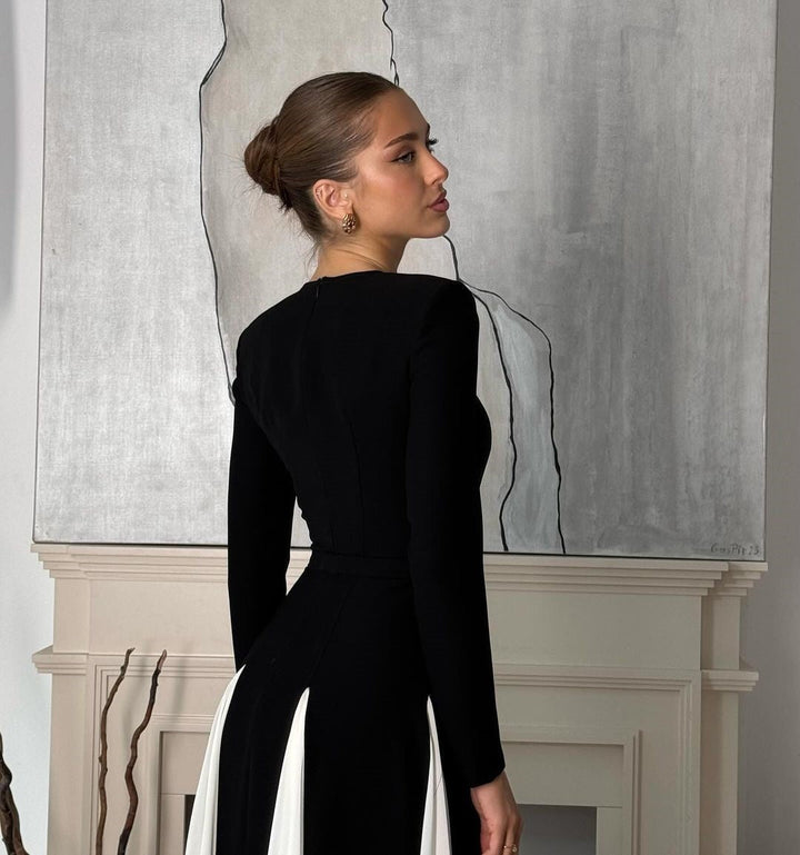 Chic women's versatile dress. Modern style, perfect for elegant parties or comfortable casual day-to-night fashion.