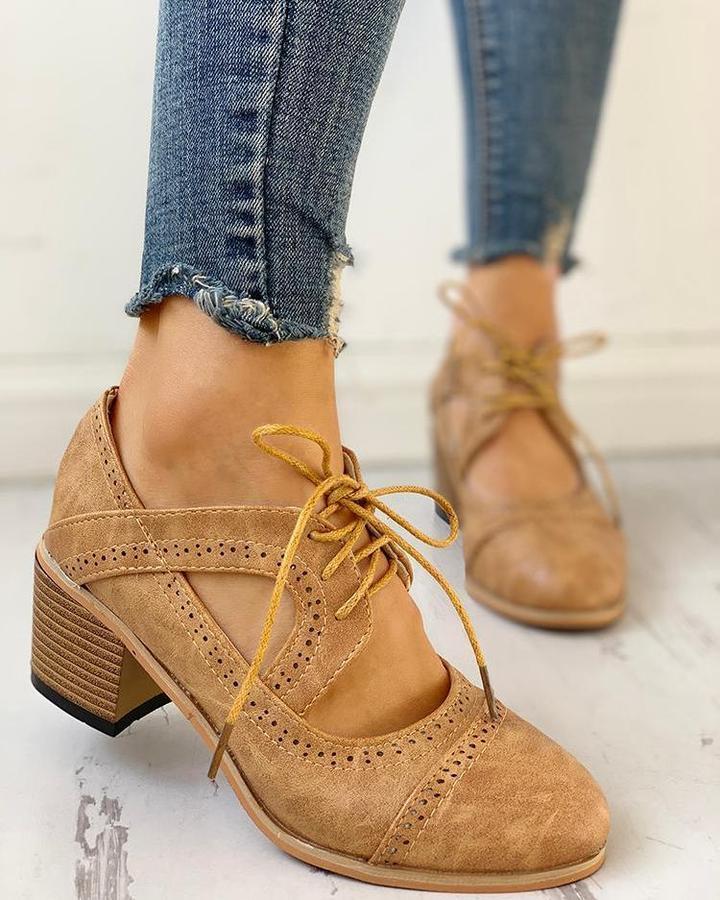 Timeless women's classic brogue boots with an elegant block heel. Perfect for sophisticated fall-winter fashion.
