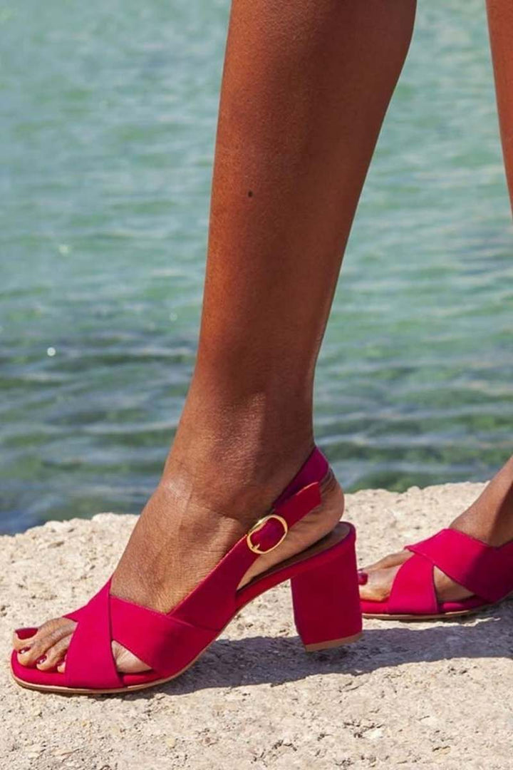 Elegant women's summer sandals providing ultimate comfort & support. Lightweight casual footwear for everyday wear & vacations.