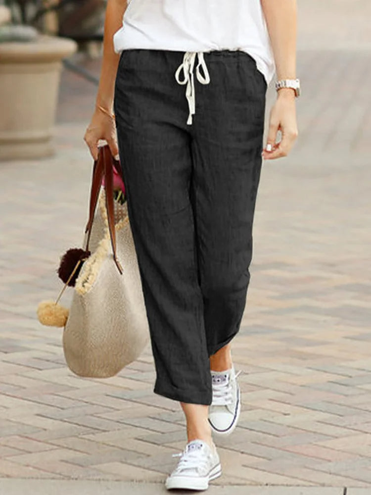 Elegant women's cropped trousers, perfect for effortless casual or workwear style. Comfortable loose-fit polyester.