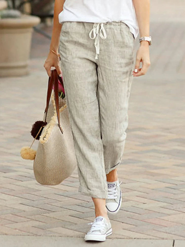 Chic women's cropped polyester trousers, elegant and comfortable. Loose-fit pants ideal for casual or workwear, all-season.