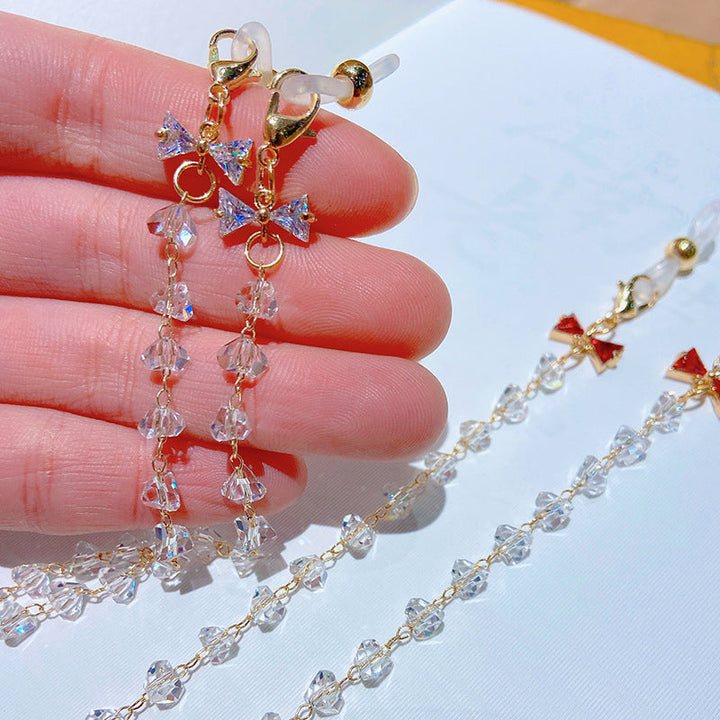 Sparkling crystal pendant necklace, an elegant fashion accessory for women, ideal for gifts and adding glamour.