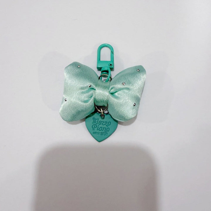 Colorful women's elegant bow keychain, a charming accessory for keys or a handbag, makes a great gift.