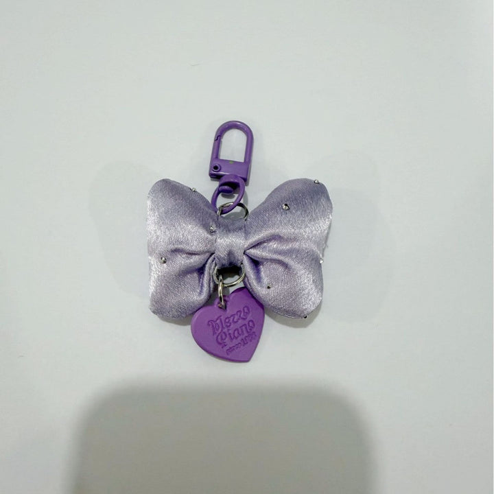 Elegant women's decorative bow keychain, a charming and colorful accessory for bags or keys.