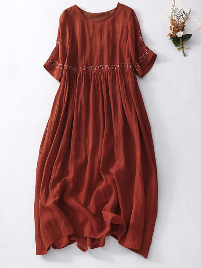 Women's loose embroidered dress in a sophisticated style, ideal for versatile everyday elegance.