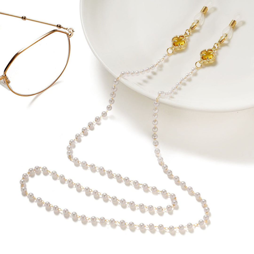 Fashionable pearl glasses holder chain, an elegant accessory for women's eyewear.