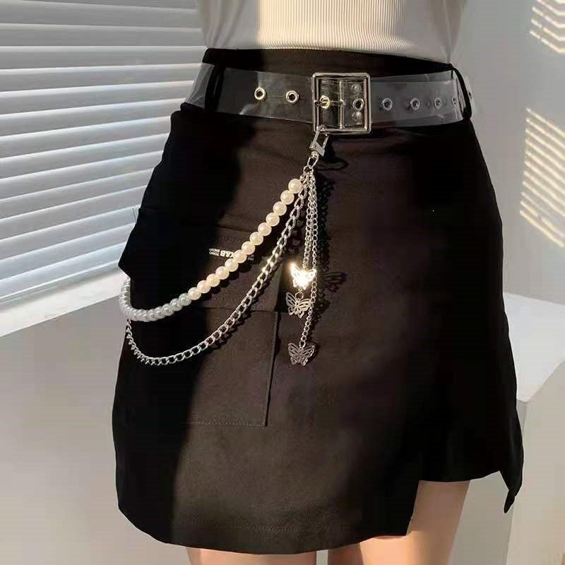 Fashionable women's pearl and chain belt with a distinctive butterfly design, a versatile and trendy statement belt.