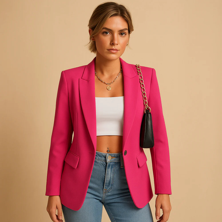 Versatile women's fitted blazer for smart casual outfits. Fashionable outerwear for everyday style.