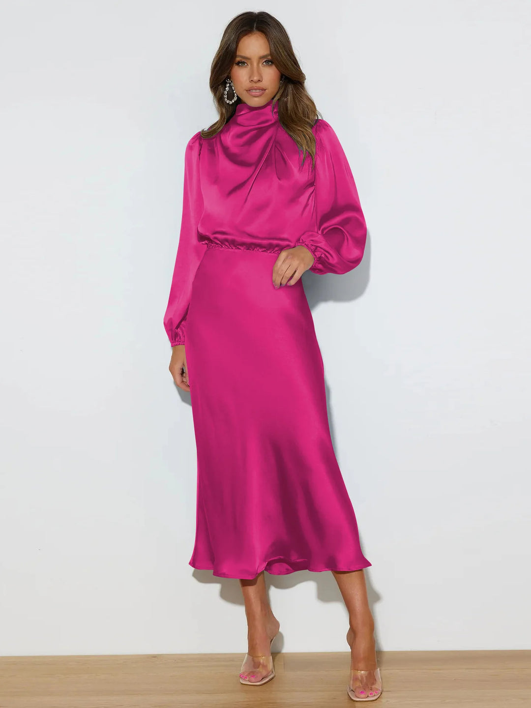 Elegant women's floor-length evening gown, a formal party dress with an A-line silhouette for chic events.