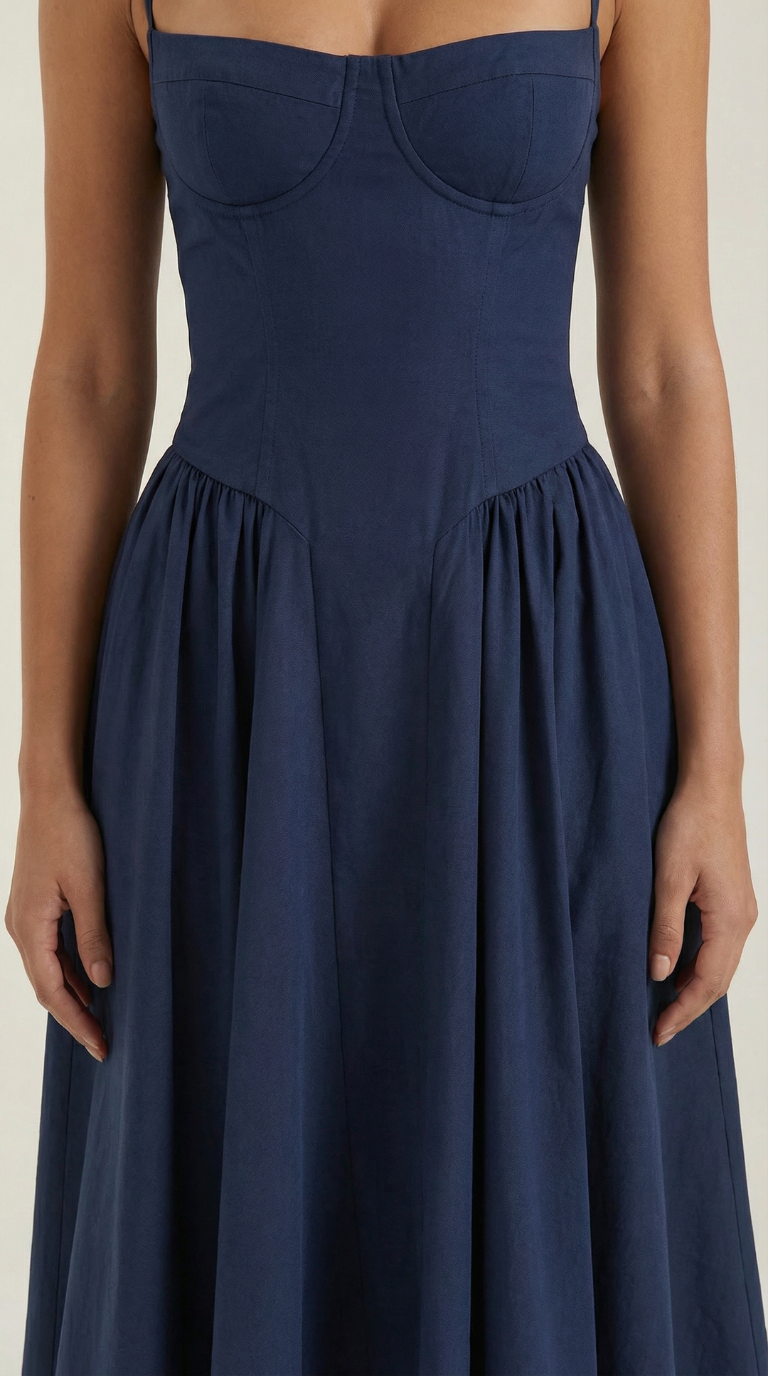 Versatile women's floral corset midi dress, suitable for elegant parties and casual summer days.