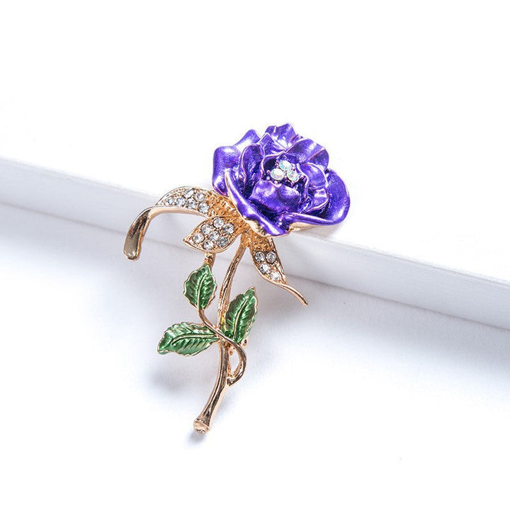 Fancy floral crystal women's brooch, an elegant accessory and perfect gift for any occasion.