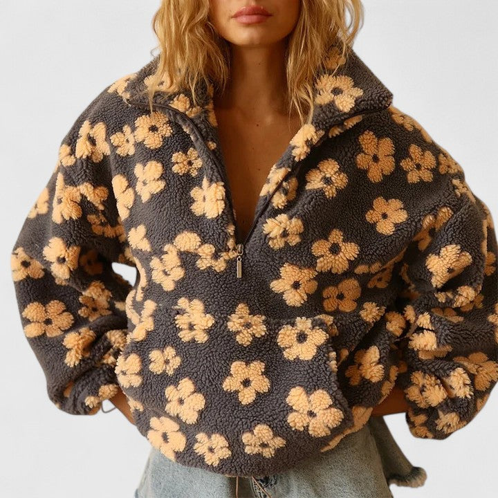 Elegant women's floral half-zip jumper in a cozy, loose fit. Perfect for casual everyday style.