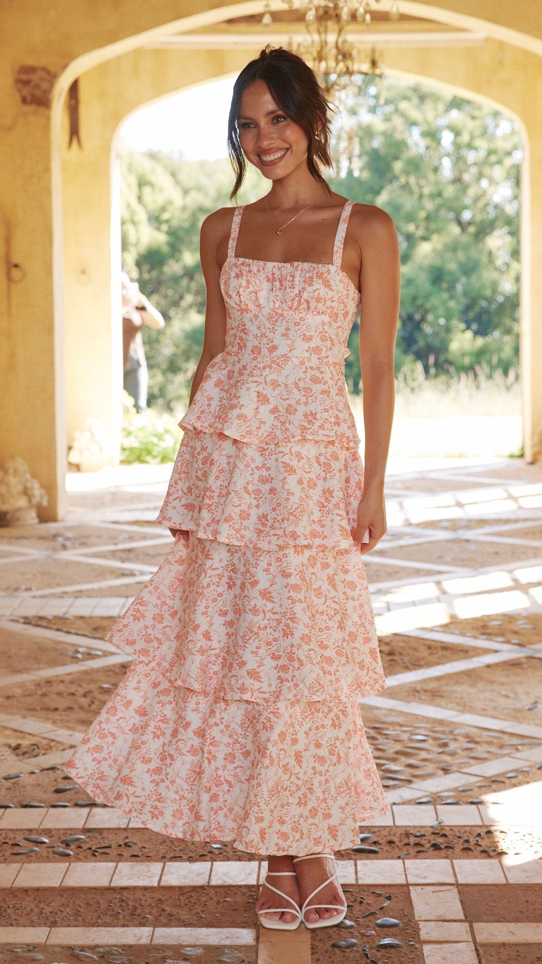 Women's elegant floral print maxi dress, long and ruched, ideal for summer romantic events.