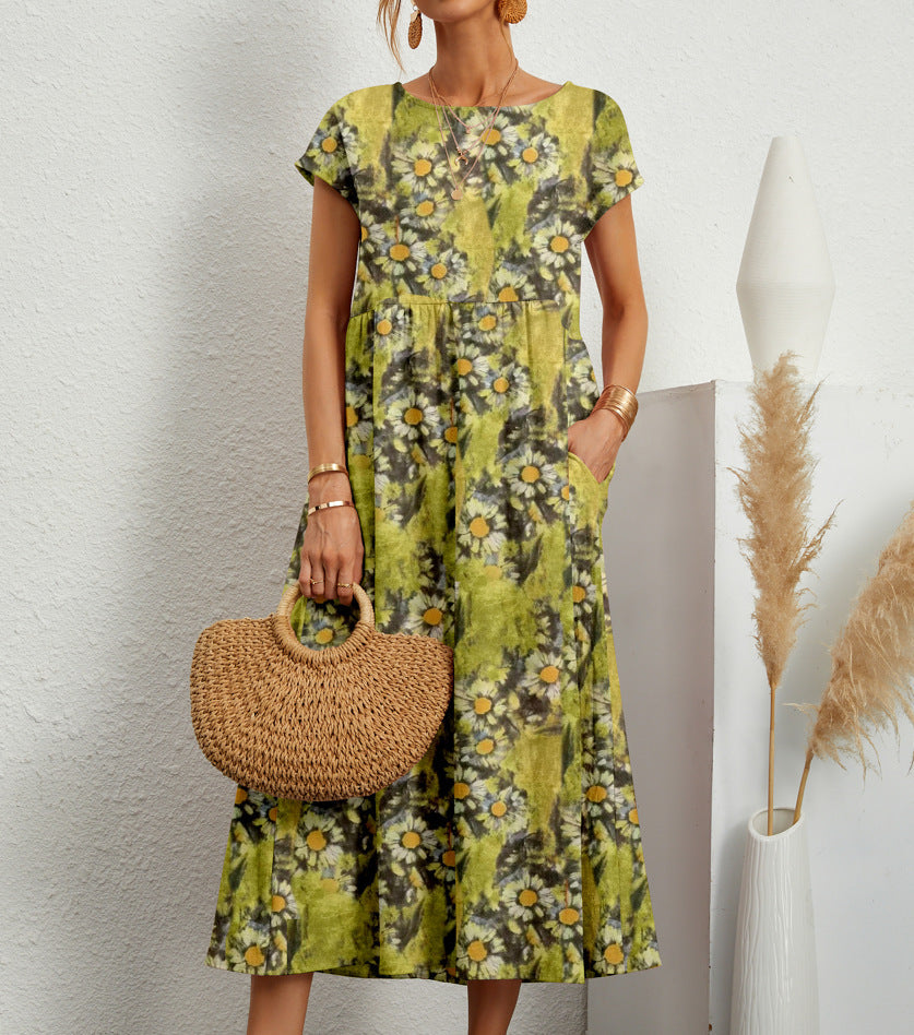 Versatile women's floral midi dress, ideal for summer casual or party wear. Comfortable, flowy design.