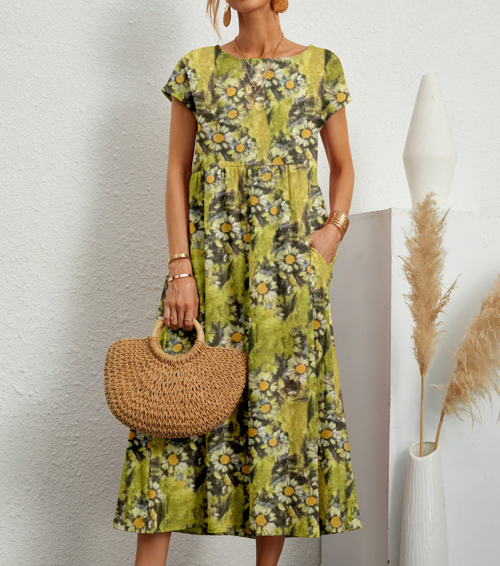 Versatile women's floral midi dress, ideal for summer casual or party wear. Comfortable, flowy design.