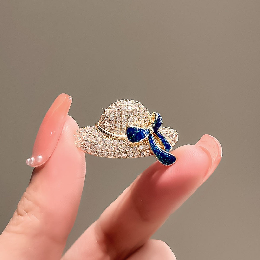 Intricate flower design crystal brooch, a versatile elegant accessory for dresses, coats, or scarves.