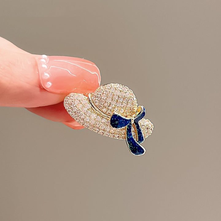 Glamorous women's flower brooch, richly embellished with sparkling crystals, for a touch of luxury.