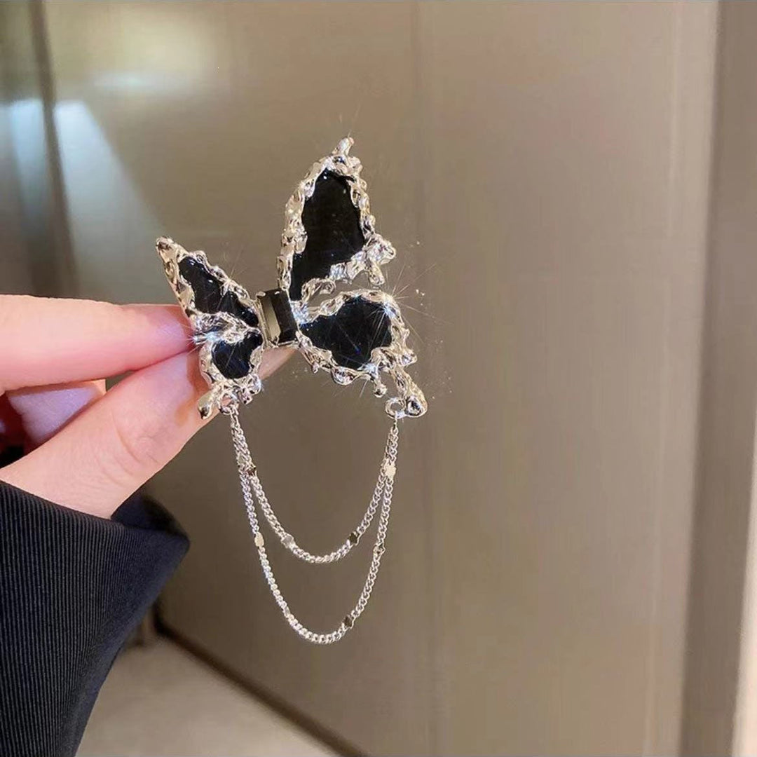 Women's elegant flower brooch pin featuring a stylish chain, a perfect fashion accessory and gift.