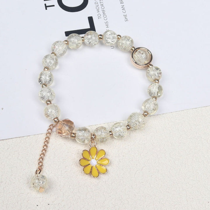 Pretty women's flower charm bracelet, an elegant sparkling accessory for fashion.