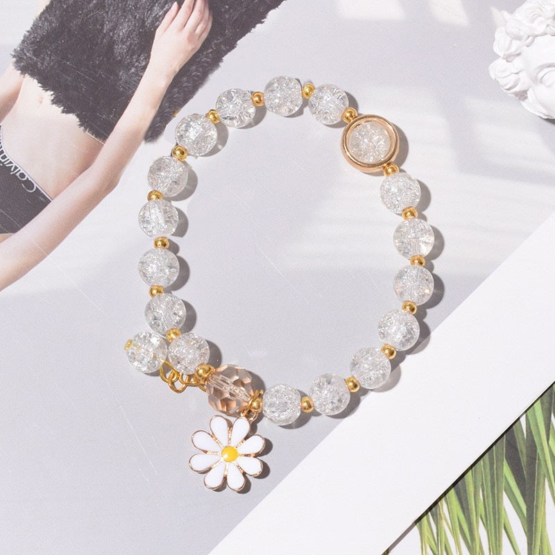Stylish women's flower charm bracelet, a versatile and sparkling jewelry piece.