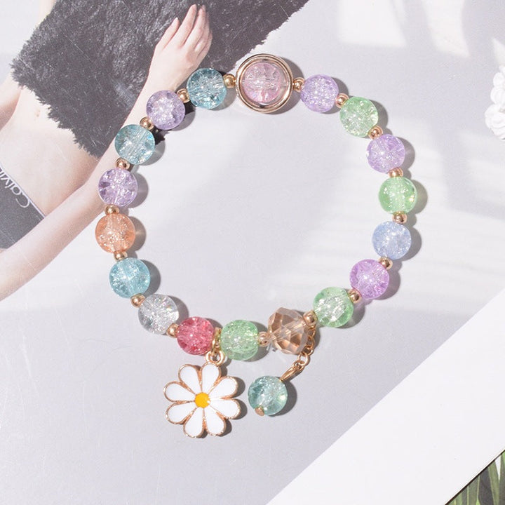 Delicate women's flower charm bracelet, an elegant accessory with sparkling details.
