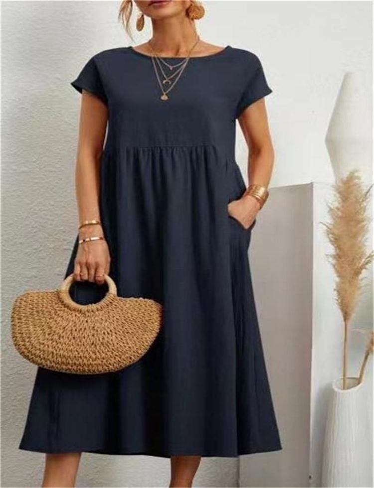 Chic women's flowy maxi summer dress. Breathable comfort & elegant design, great for casual seasonal fashion.