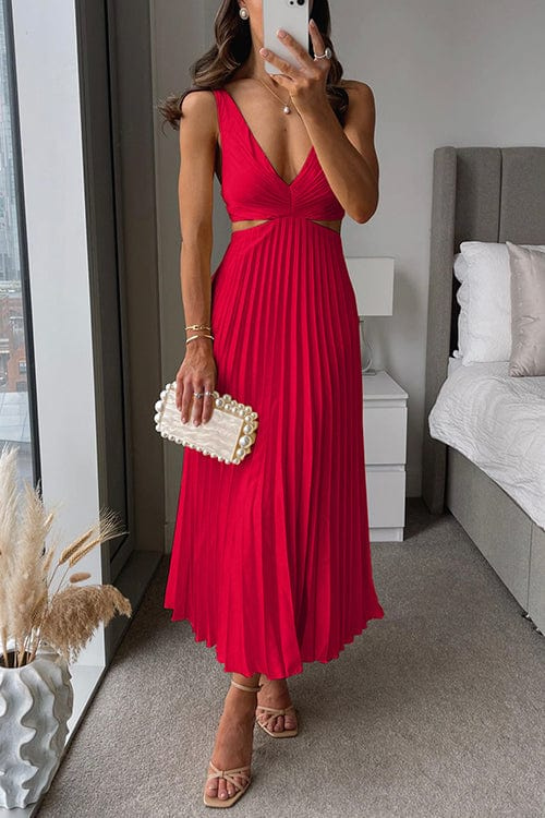 Stylish women's pleated midi dress with a comfortable, flowy design, ideal for sophisticated fashion.