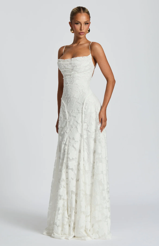 Flowy women's evening maxi dress gown. Elegant formal long dress perfect for parties.