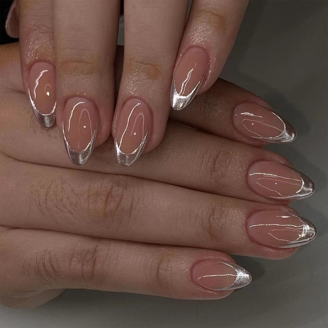 Elegant women's French tip press-on nail set with classic white tips. Quick artificial false nails for easy beauty.