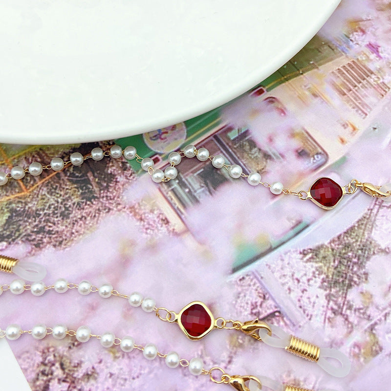 Elegant women's freshwater pearl necklace with radiant golden accents, perfect for classic style.