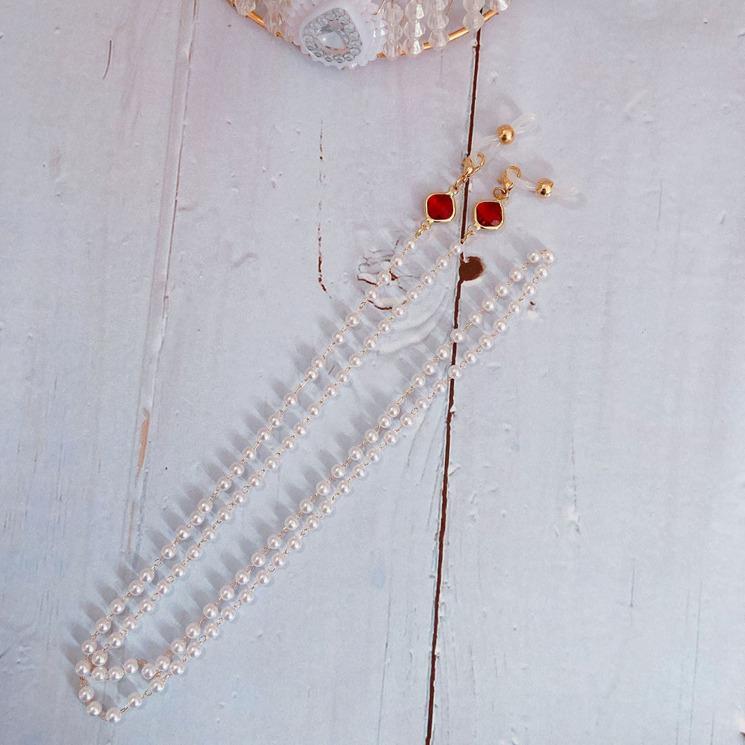 Handcrafted women's elegant pearl necklace with genuine freshwater pearls and refined golden accents.