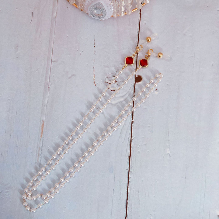 Handcrafted women's elegant pearl necklace with genuine freshwater pearls and refined golden accents.