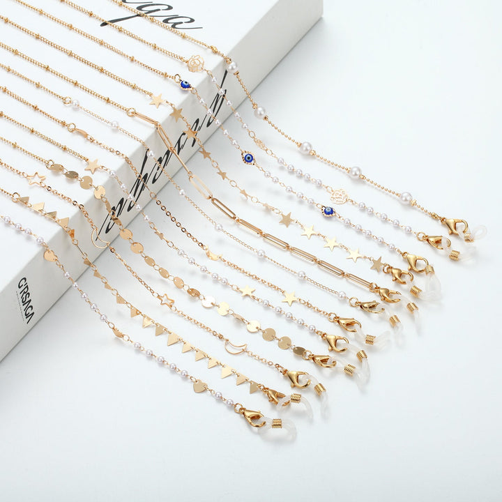Elegant women's glasses chain with lustrous pearls & gold accents. Stylish eyewear accessory for secure hold.