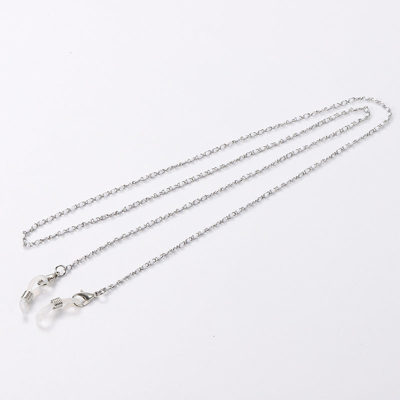 Minimalist women's glasses holder necklace, an elegant and practical eyewear accessory.