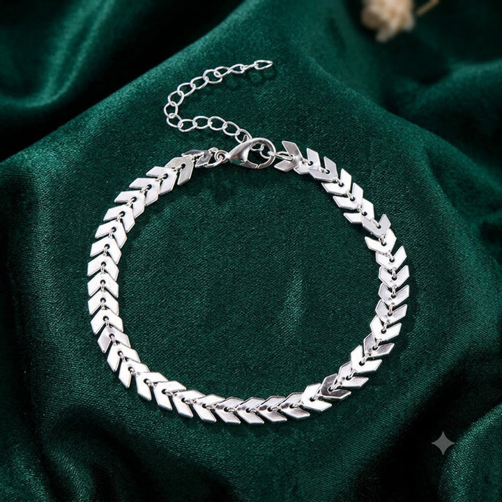 Elegant women's chain necklace in gold or white brass. A stylish fashion jewelry accessory, perfect gift for her.