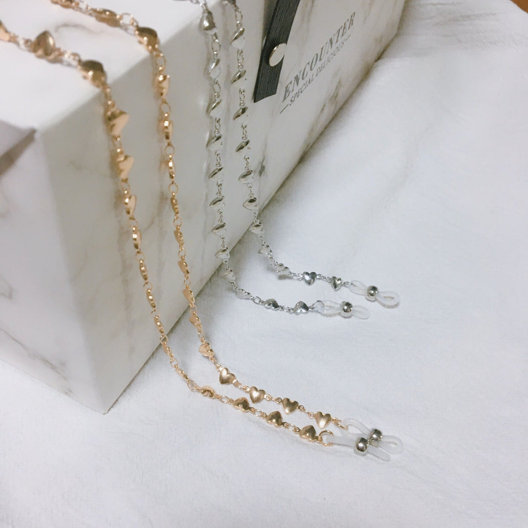 Stylish women's delicate chain necklace with a cute heart charm. Ideal for everyday wear or layering.