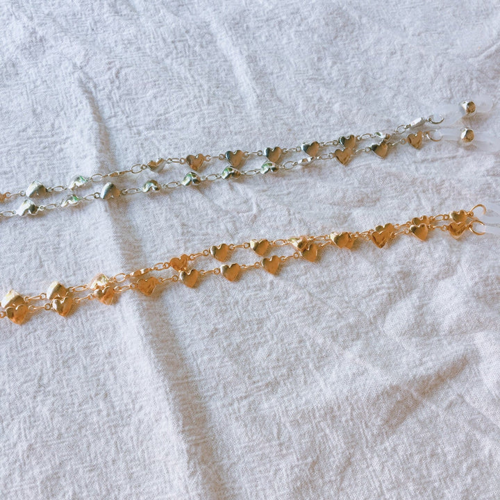 Beautiful heart charm necklace, an elegant women's jewelry gift. Delicate chain, available in gold/silver.