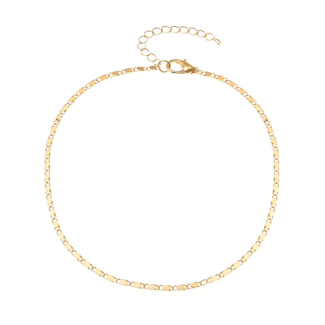 Minimalist heart pendant necklace for women, a simple yet elegant fashion accessory with a timeless appeal.