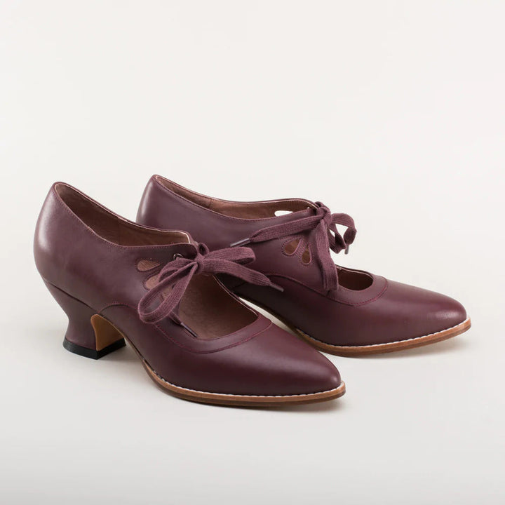 Chic women's dress footwear, comfortable heels perfect for stylish formal wear.