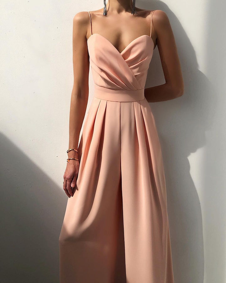 Women's chic overall, high waist, sweetheart neckline, offering a flattering fit for any occasion.