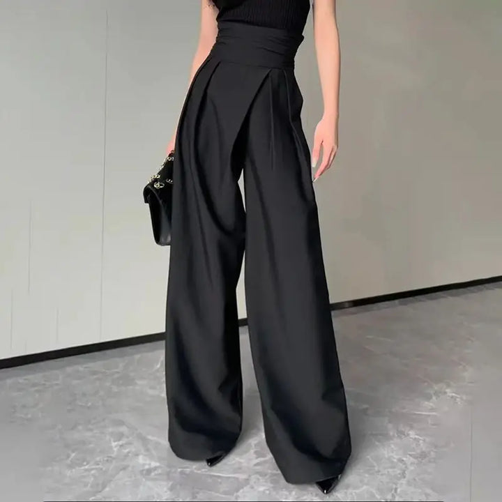 Elegant women's high-waisted wide-leg pleated trousers, perfect for sophisticated officewear and casual chic.