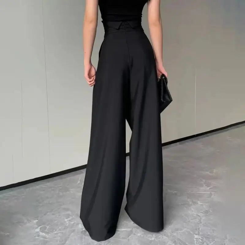 Contemporary women's wide-leg pants with pleats & high-waist design, great for spring/summer fashion.