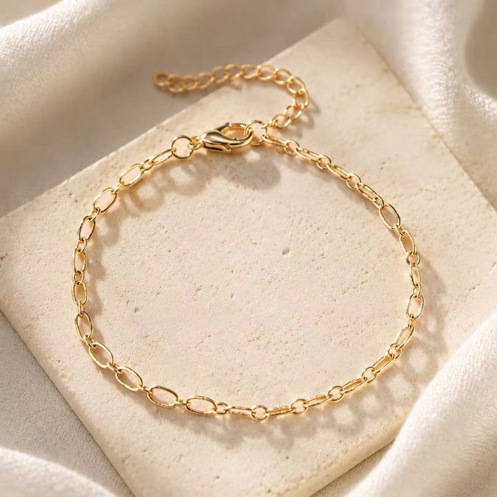 Fashionable gold-tone link bracelet, an adjustable statement piece for women's elegant jewelry collection.