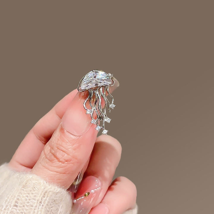 Shimmering crystal jellyfish brooch for women, a stylish and elegant jewelry gift idea.