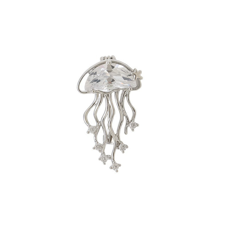 Women's elegant crystal jellyfish brooch, a sparkling accessory for fashion-forward individuals.