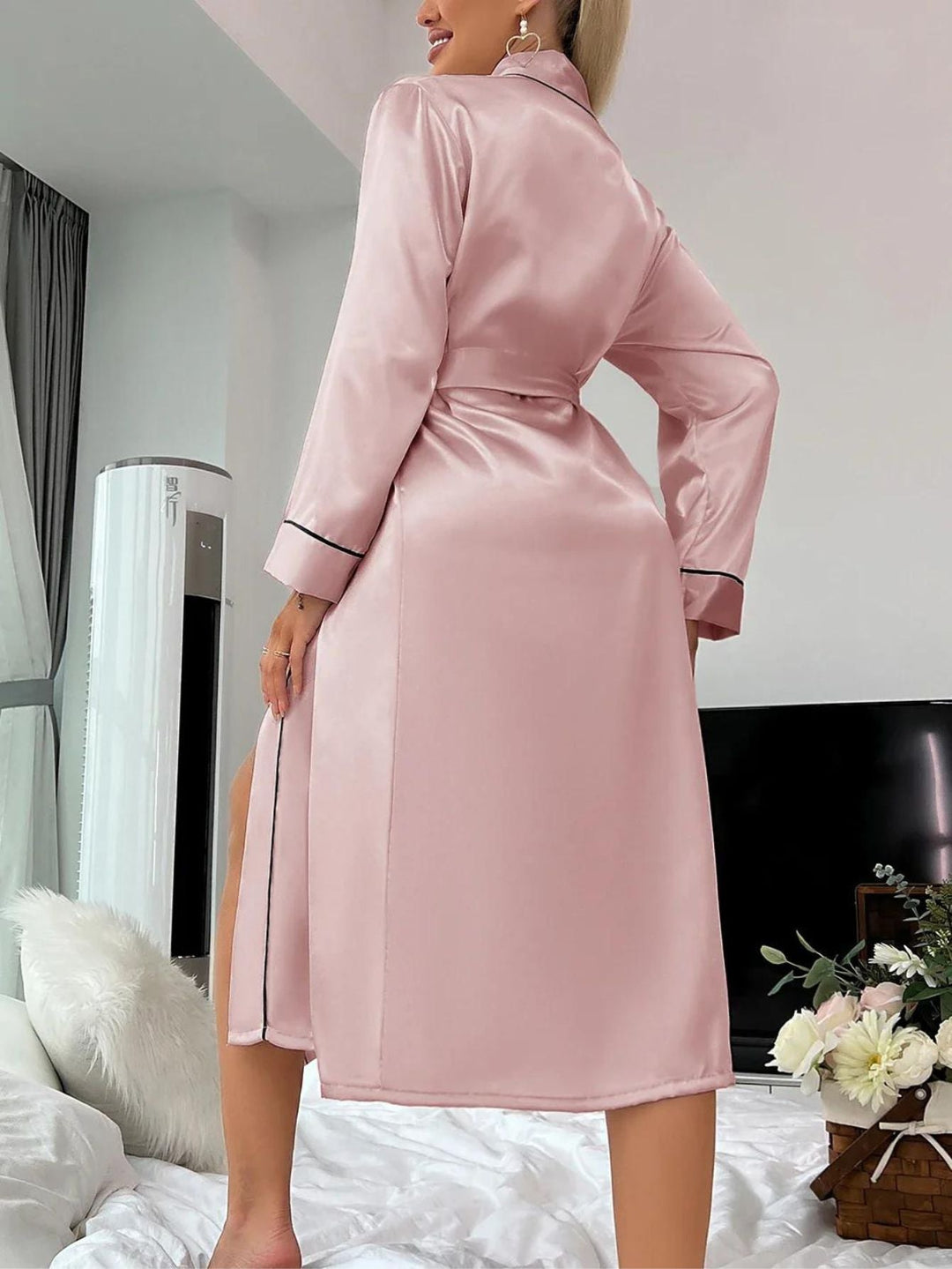 Women's luxurious kimono robe, elegant design for comfortable loungewear & sleep.