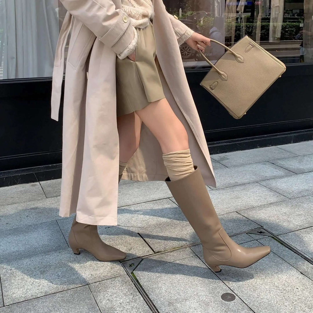 Comfortable & elegant women's knee-high boots. Timeless style for fall/winter fashion, versatile for any occasion.