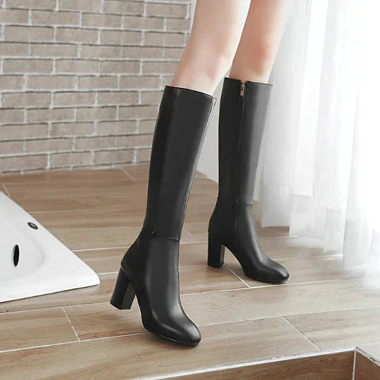 Chic women's heeled knee-high boots, comfortable & versatile for winter, featuring a stylish zipper.