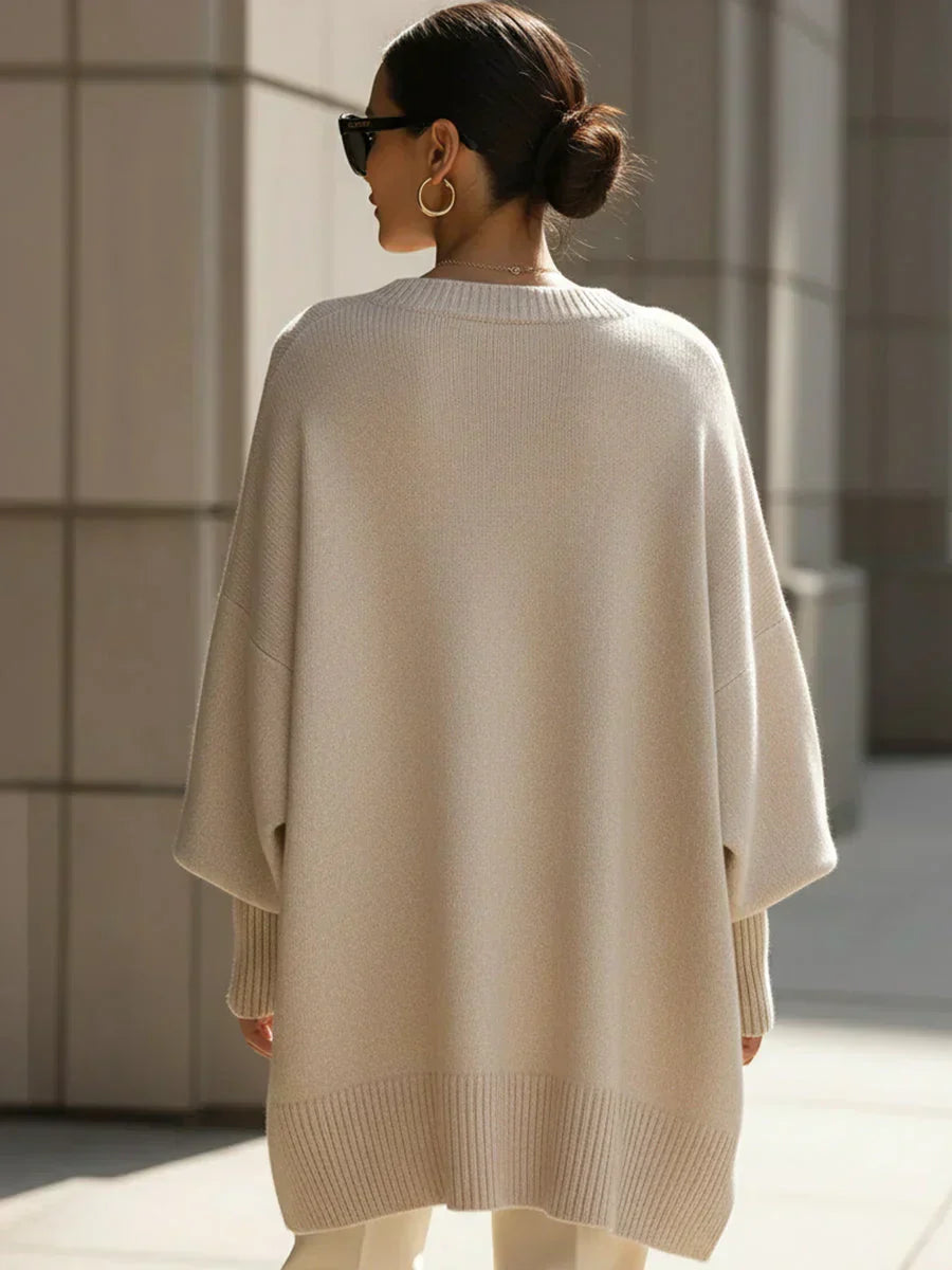 Versatile women's knit sweater, perfect for layering chic casual or elegant outfits. Comfortable.
